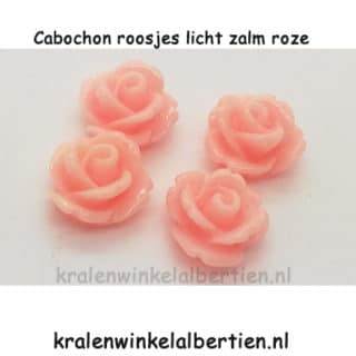 Applicatie roosje licht zalm roze cabochon