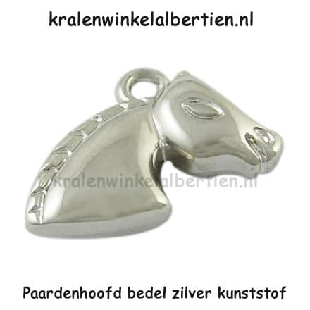 Bedeltje paard zilverkleurig acryl hanger