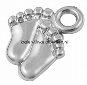 Baby voet bedeltje zilver kunststof