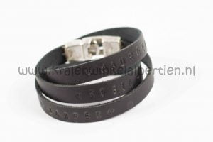 Workshop slagletters armband maken