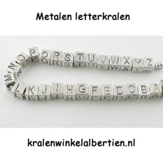Vierkante alfabet kralen metaal zilver