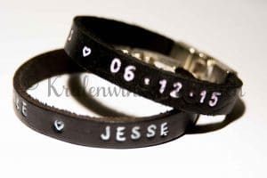 Leren armband met naam slagstempels slagletters leer sluiting