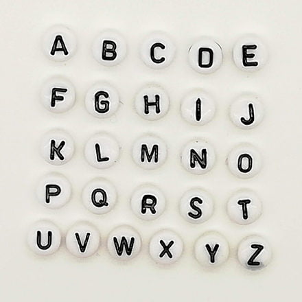 Witte alfabet letter kraaltjes plat rond 7mm sleutelhangers met naam zelf maken