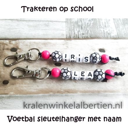 trakteren op school voetbal sleutelhangers