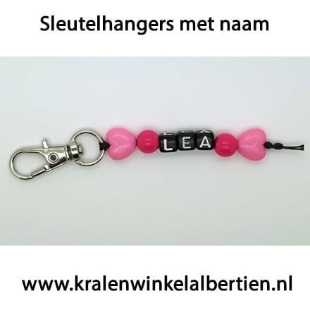 Uitdeelcadeautjes trakteren school naam sleutelhangers