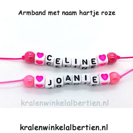 Armbandje met naam trakteren verjaardag inspiratie roze elastiek