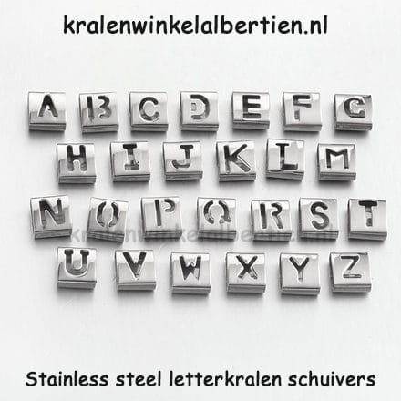 Roestvrijstalen letters leerschuivers armbandje met naam maken