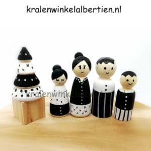 creatief kerstcadeau kegelpoppetjes maken kerstboom familie blank hout