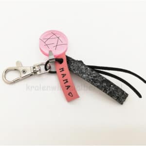 Paardenhaar sleutelhanger met naam mama roze zwart cadeautje paarden