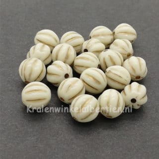 Ronde kraaltjes 8mm beige crème wit gouden strepen kunststof sieraden DIY