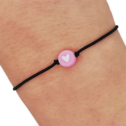 Armband zwart met roze hartje elastiek