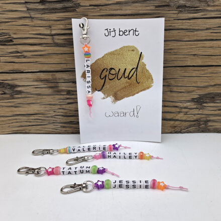 Naamsleutelhanger met wenskaart jij bent goud waard