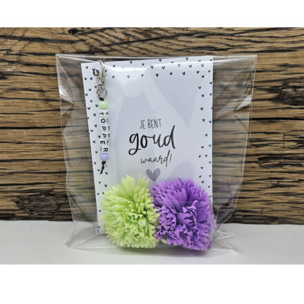 Jij bent goud waard topper sleutelhanger + zeepbloemen kado