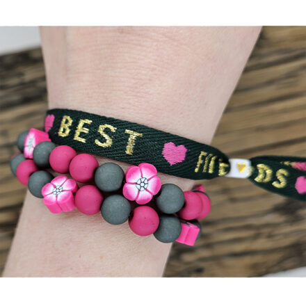 Groen roze armbandjes maken best friends for ever