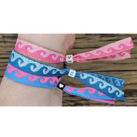 Festival armbanden zelf maken roze blauw