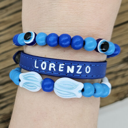 DIY armband slagstempelen blauwe kralen rijgen evil eye hout