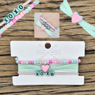 DIY armbanden set elastiek rocailles letterkralen mint roze