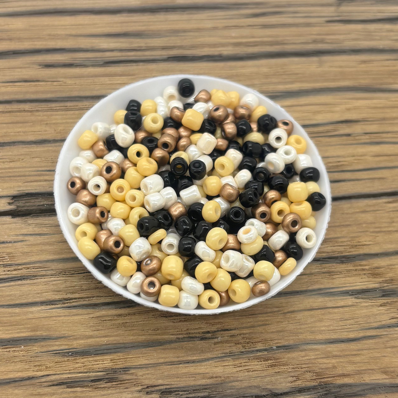 4mm kleine glaskraaltjes mix rocaille zwart wit bruin beige goud