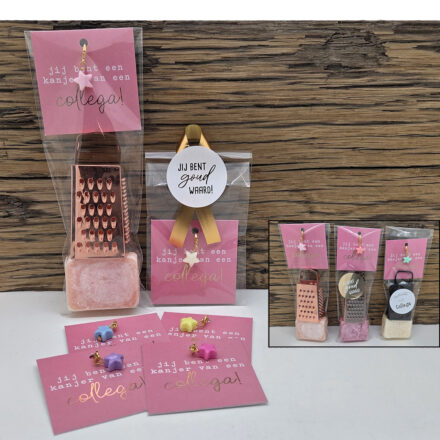 Cadeautje met wenskaart collega kleinigheidje