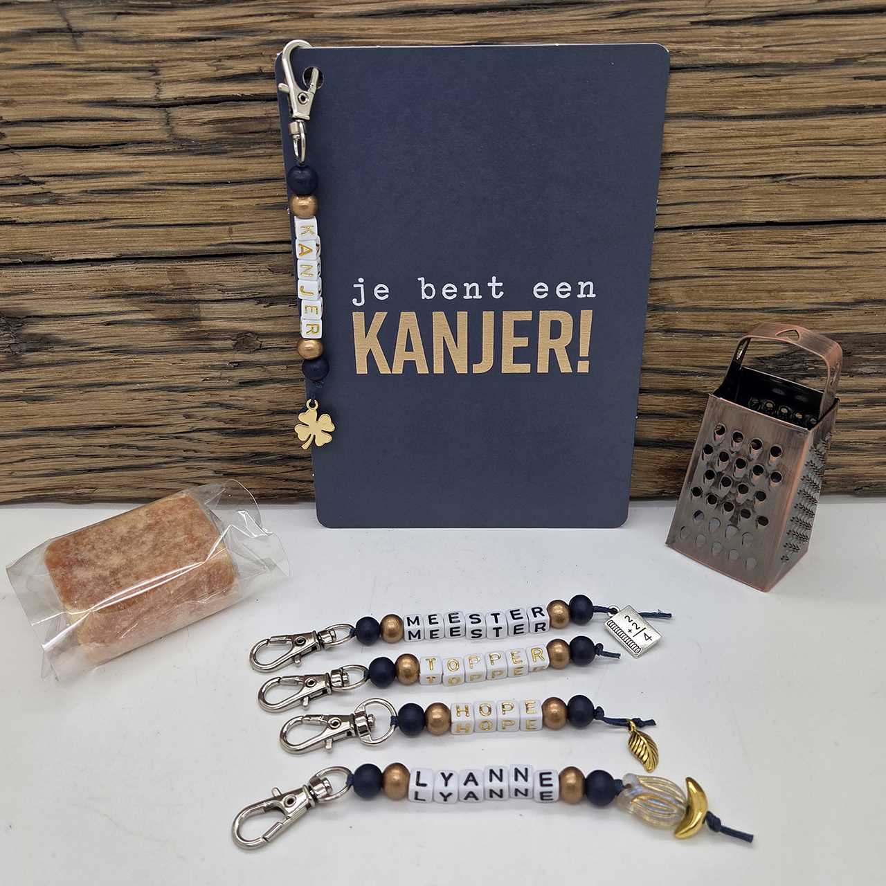 Amberblokje cadeau set sleutelhanger met naam Kanjer collega juf leidster