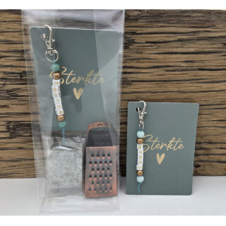 Cadeautje amber blokje sleutelhanger met naam