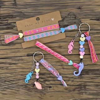 Kinder sleutelhangers en armbandjes pakket zelf maken.