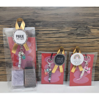Geluksengeltje sleutelhanger met naam amber cadeautje sterkte