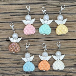 Geluks engeltje zilver met gekleurde hartjes kralen