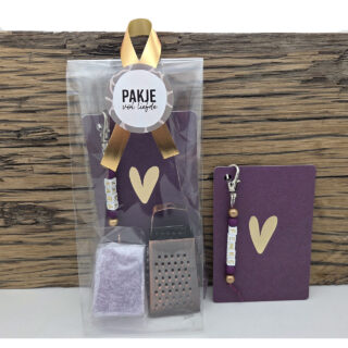 Naam sleutelhanger cadeautje paars goud